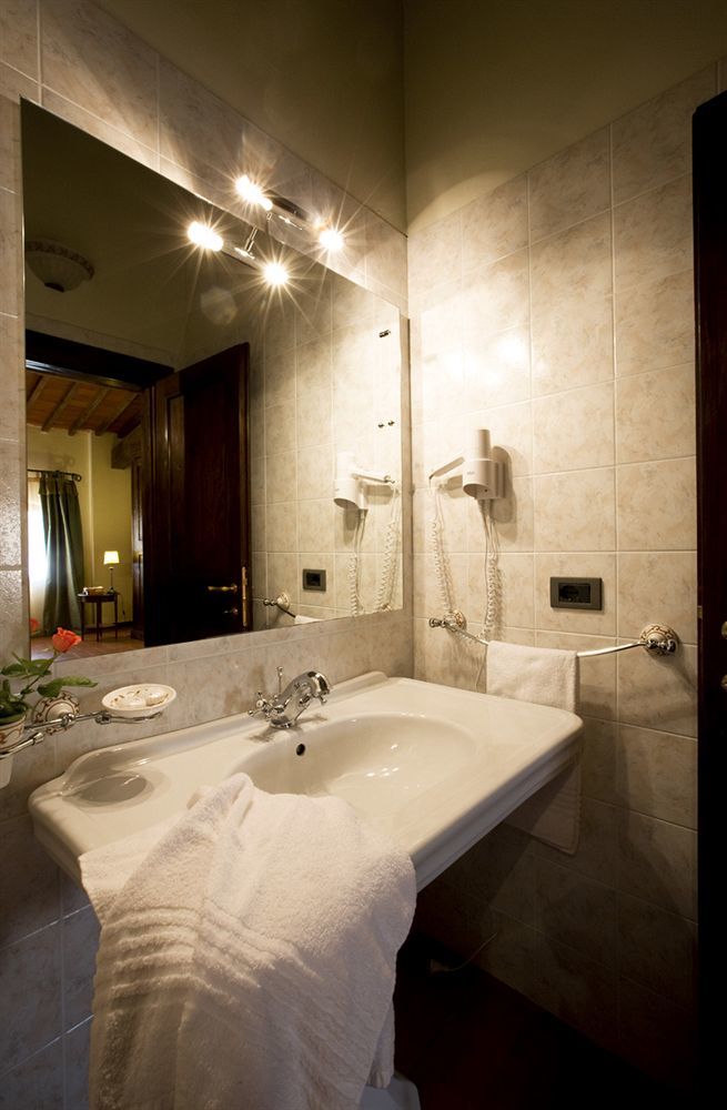 טרנובה ברצ'וליני Agriturismo Antico Borgo Poggitazzi מראה חיצוני תמונה